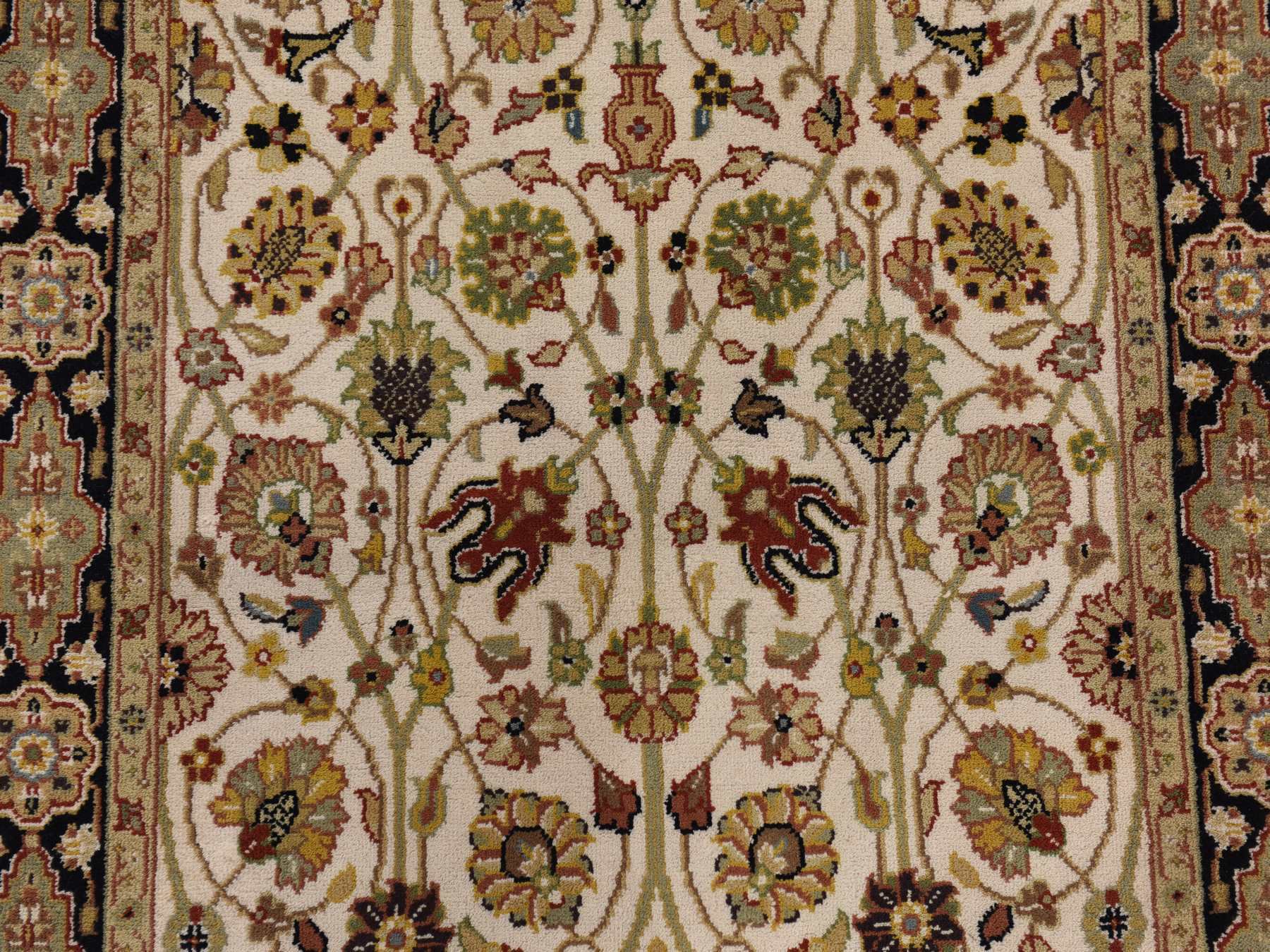 Ivory 2'8" x 6'1" Traditional Hand knotted Wool Rug - Sku: O078363
