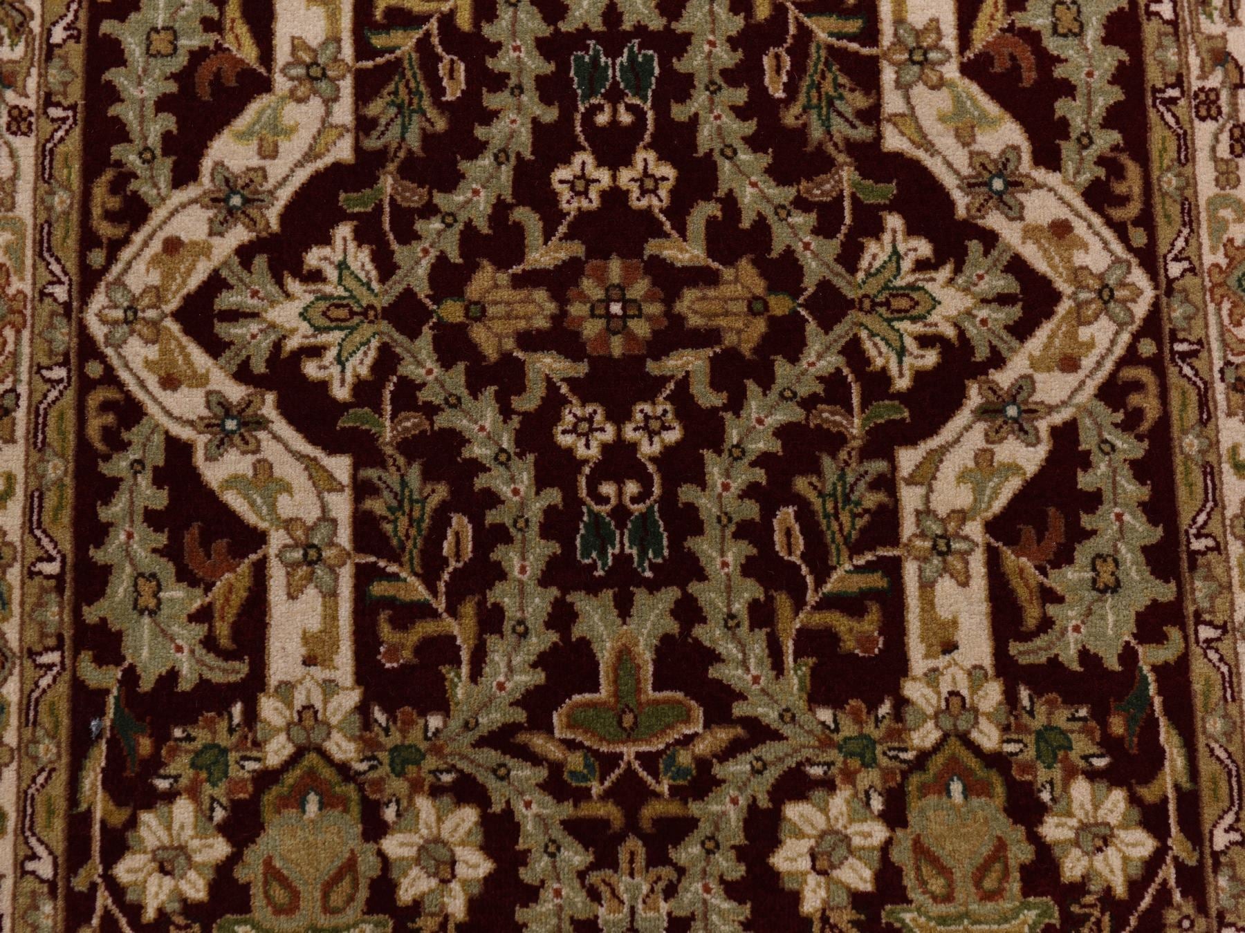 Tabriz Traditional hand-knotted wool rug in Red, 3'1" x 5'0", SKU O078365