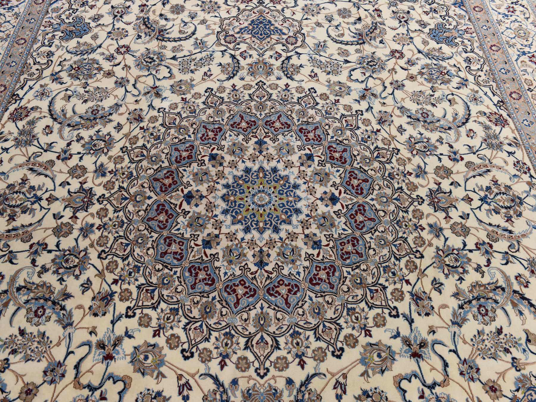 Nain Persian hand-knotted wool/silk rug in Ivory, 13'7" x 20'7" — SKU O078375 (view 3)