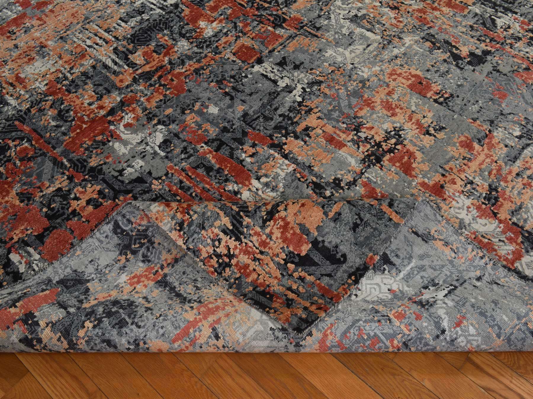 Modern / Contemporary hand-knotted wool rug in Red, 7'9" x 10'1" — SKU O078389 (view 5)