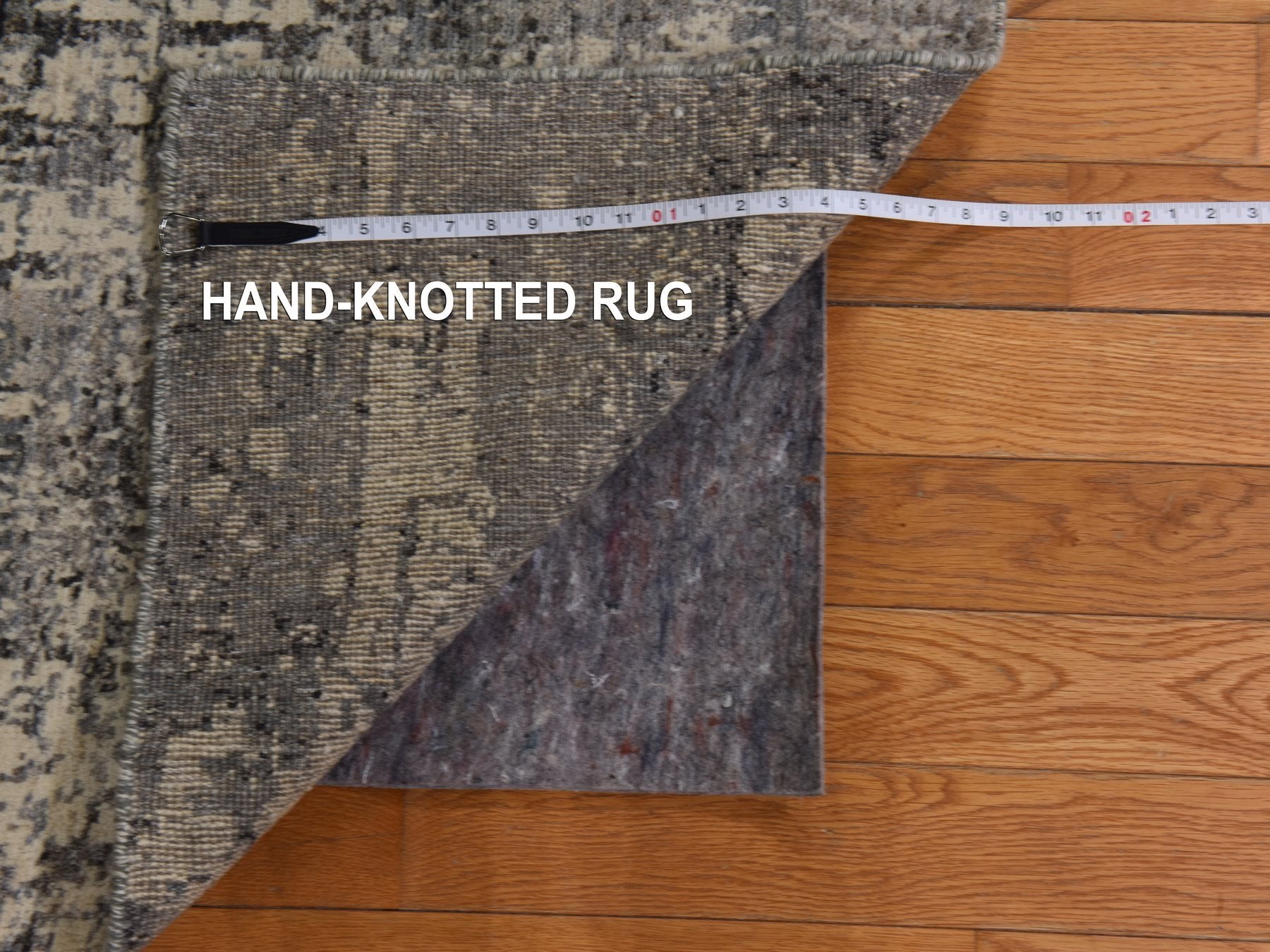 Modern / Contemporary hand-knotted wool rug in Gray, 6' x 9' — SKU O078390 (view 8)