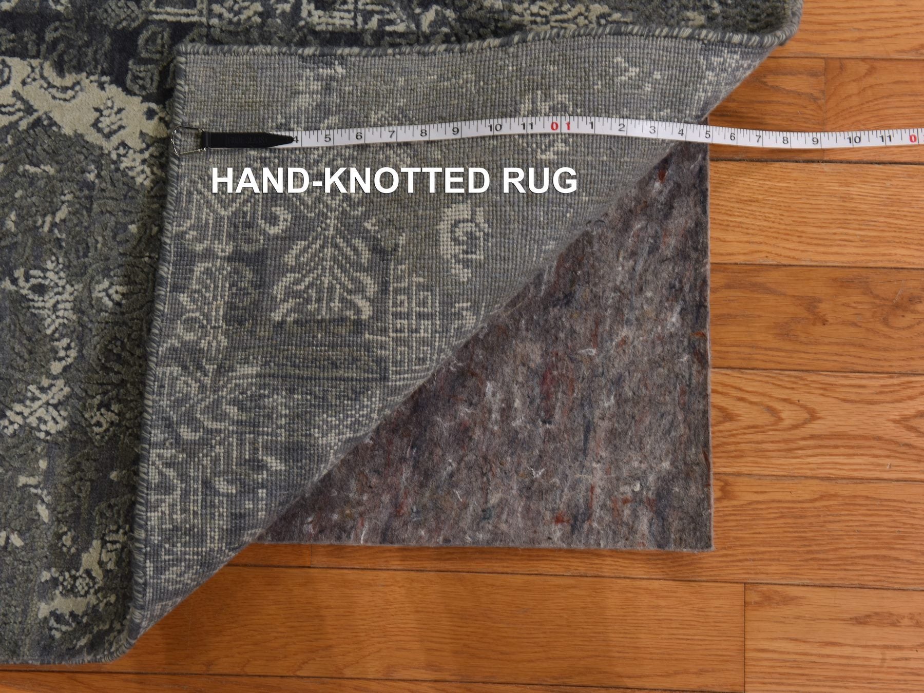 Modern / Contemporary hand-knotted wool/silk rug in Gray, 6'1" x 9'2" — SKU O078391 (view 9)