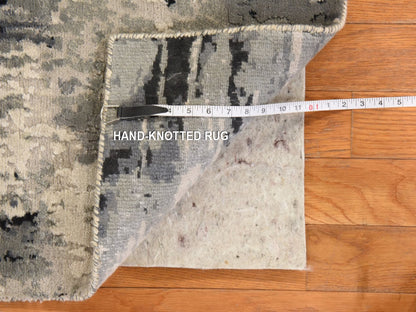 Black 2'0" x 3'0" Modern and Contemporary Hand knotted Wool/Silk Rug - Sku: O078402