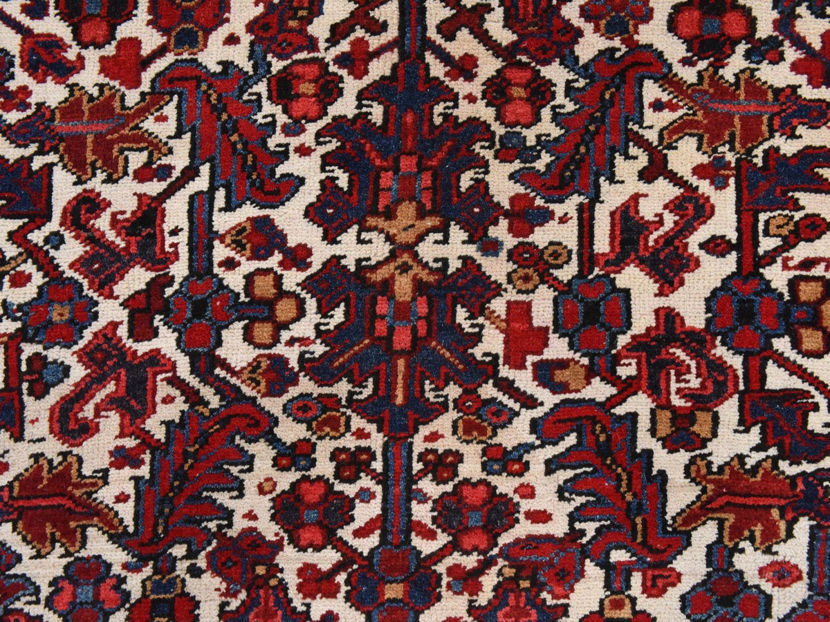 Heriz Persian hand-knotted wool rug in Ivory & Red, 8'3" x 11'1" — SKU O078433 (view 4)