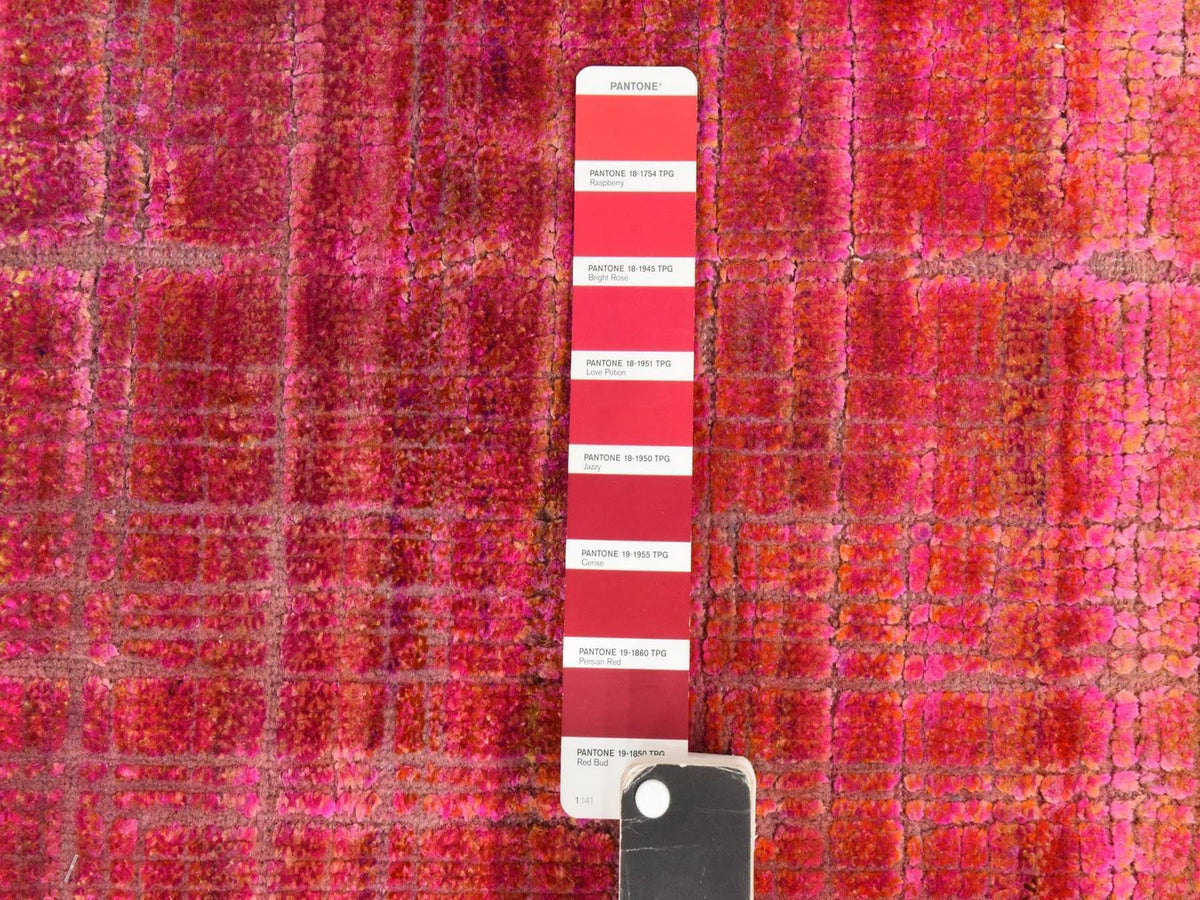 Modern / Contemporary hand-knotted sari silk rug in Red, 1'6" x 2' — SKU O078442 (view 3)