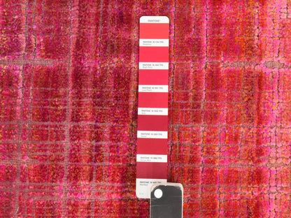 Modern / Contemporary hand-knotted sari silk rug in Red, 1'6" x 2' — SKU O078442 (view 3)