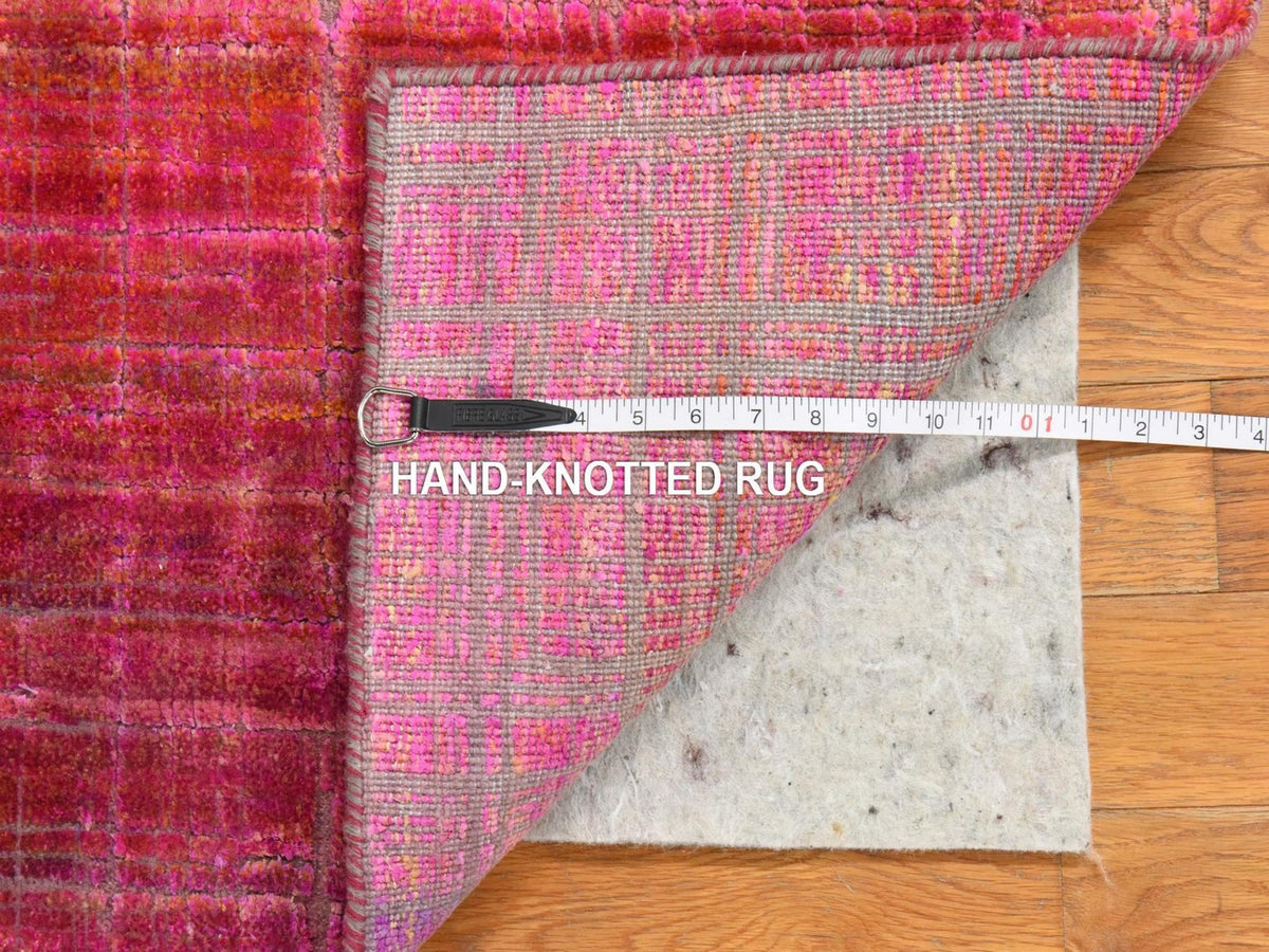Modern / Contemporary hand-knotted sari silk rug in Red, 1'6" x 2' — SKU O078442 (view 4)