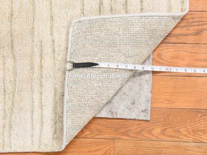 Ivory 2'0" x 3'0" Modern and Contemporary Hand knotted Wool/Silk Rug - Sku: O078445