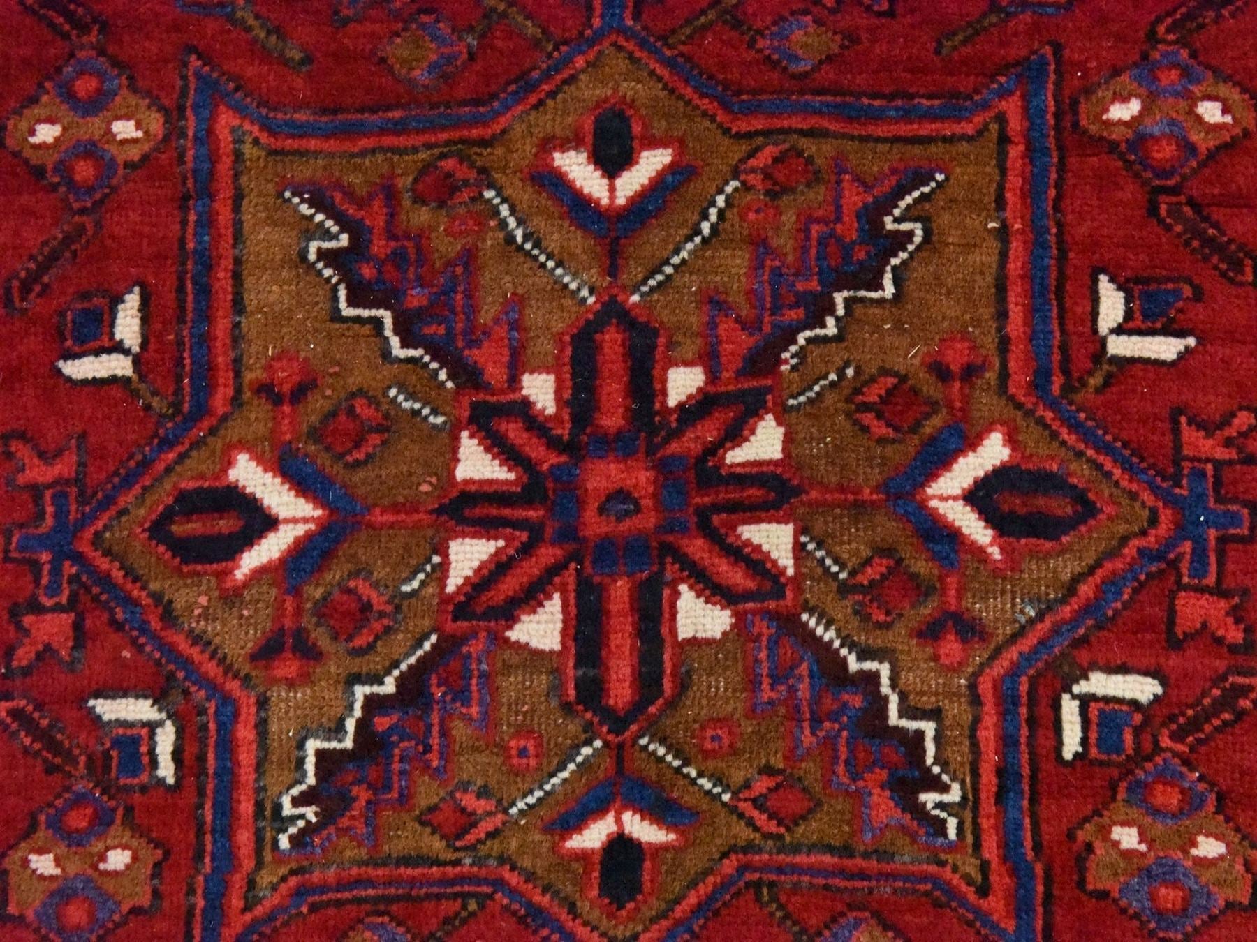 Heriz Heriz hand-knotted wool runner in Red & Midnight Blue, 3'4" x 10'9" — SKU O078455 (view 4)