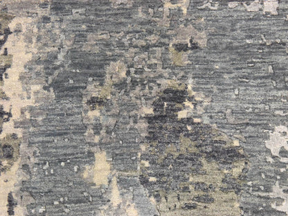 Modern / Contemporary hand-knotted wool rug in Gray, 4' x 6' — SKU O078459 (view 4)