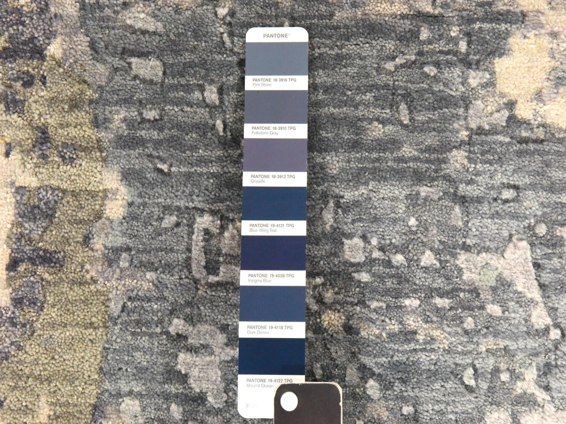 Modern / Contemporary hand-knotted wool rug in Gray, 4' x 6' — SKU O078459 (view 5)