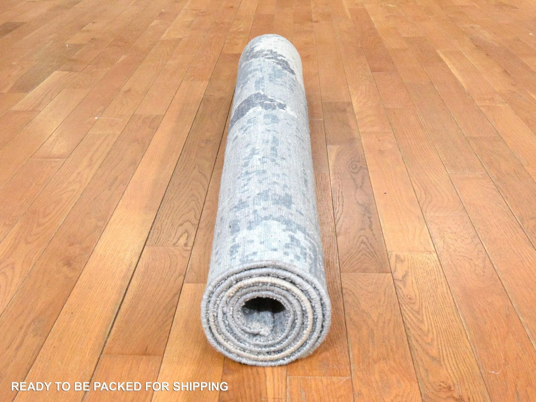 Modern / Contemporary hand-knotted wool rug in Gray, 4' x 6' — SKU O078459 (view 8)