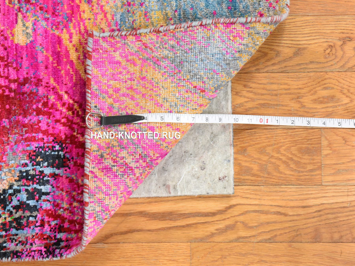 Modern / Contemporary hand-knotted sari silk rug in Pink, 2' x 3'1" — SKU O078470 (view 4)