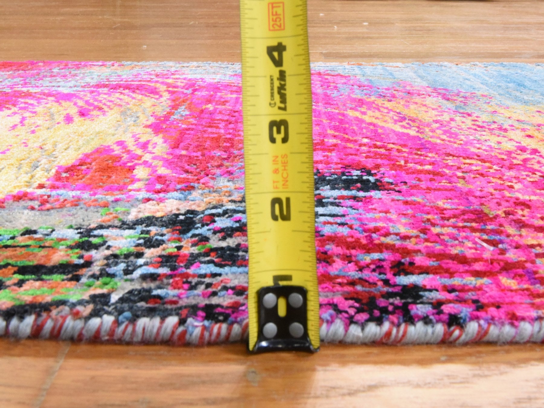 Modern / Contemporary hand-knotted sari silk rug in Pink, 2' x 3'1" — SKU O078470 (view 5)