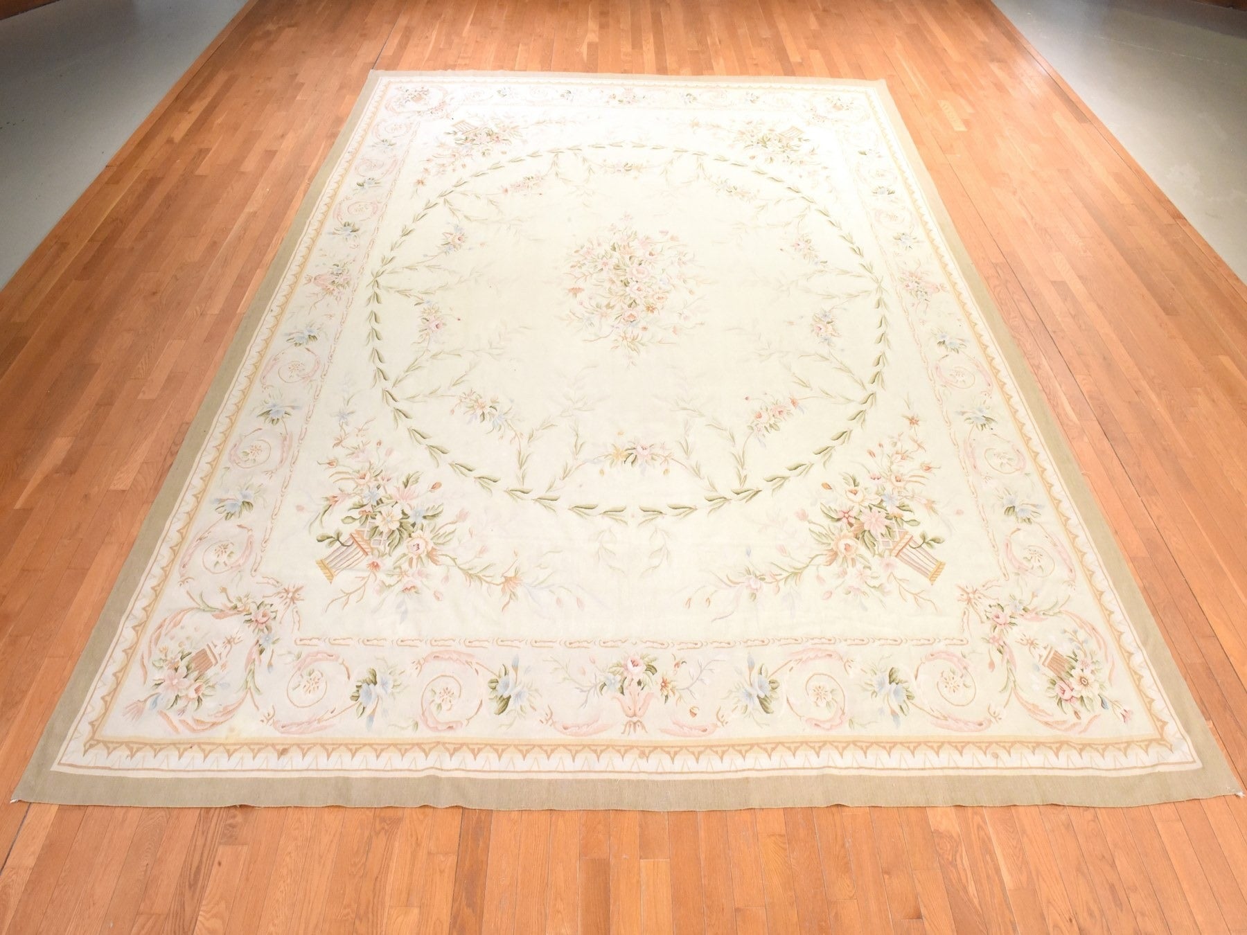 Aubusson Flat-Weave hand-knotted wool rug in Ivory, 11'9" x 15' — SKU O078514 (view 2)