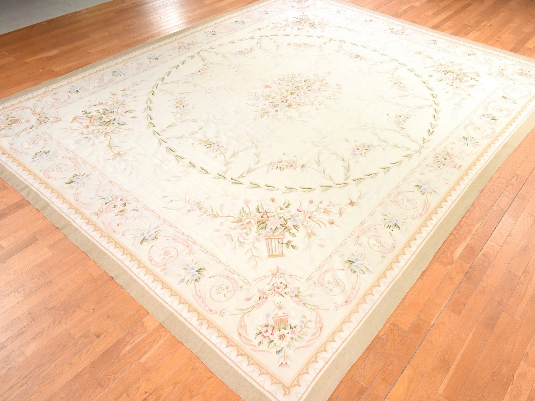 Aubusson Flat-Weave hand-knotted wool rug in Ivory, 11'9" x 15' — SKU O078514 (view 3)