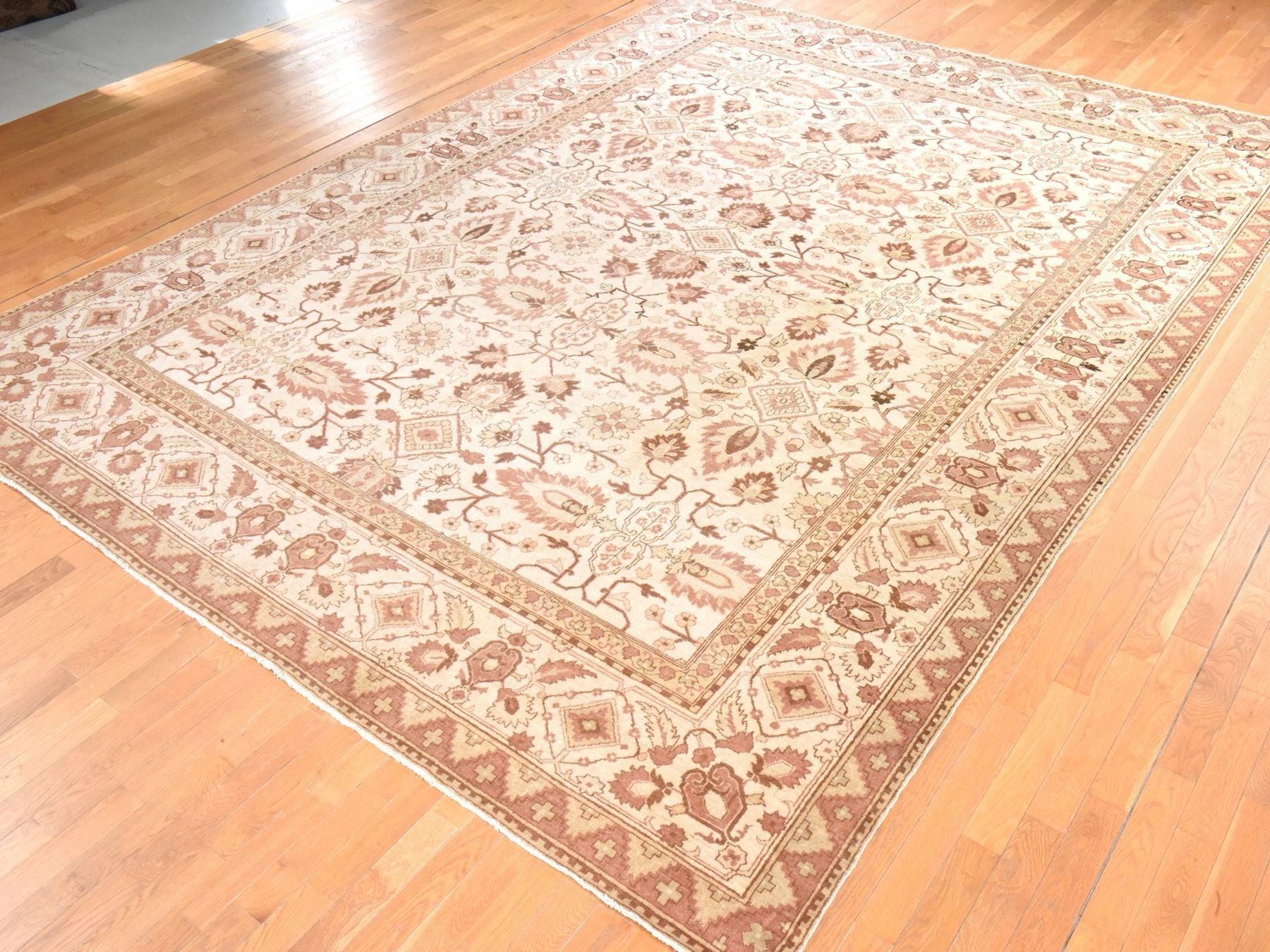 Agra Antique hand-knotted wool rug in Ivory, 10'7" x 14'1" — SKU O078518 (view 4)
