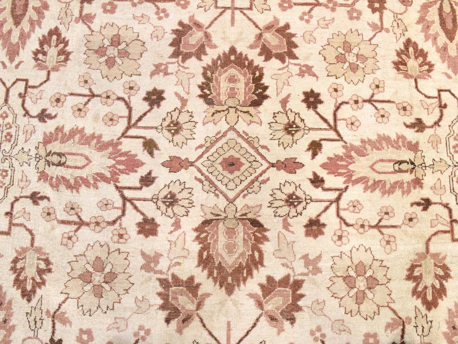 Agra Antique hand-knotted wool rug in Ivory, 10'7" x 14'1" — SKU O078518 (view 5)