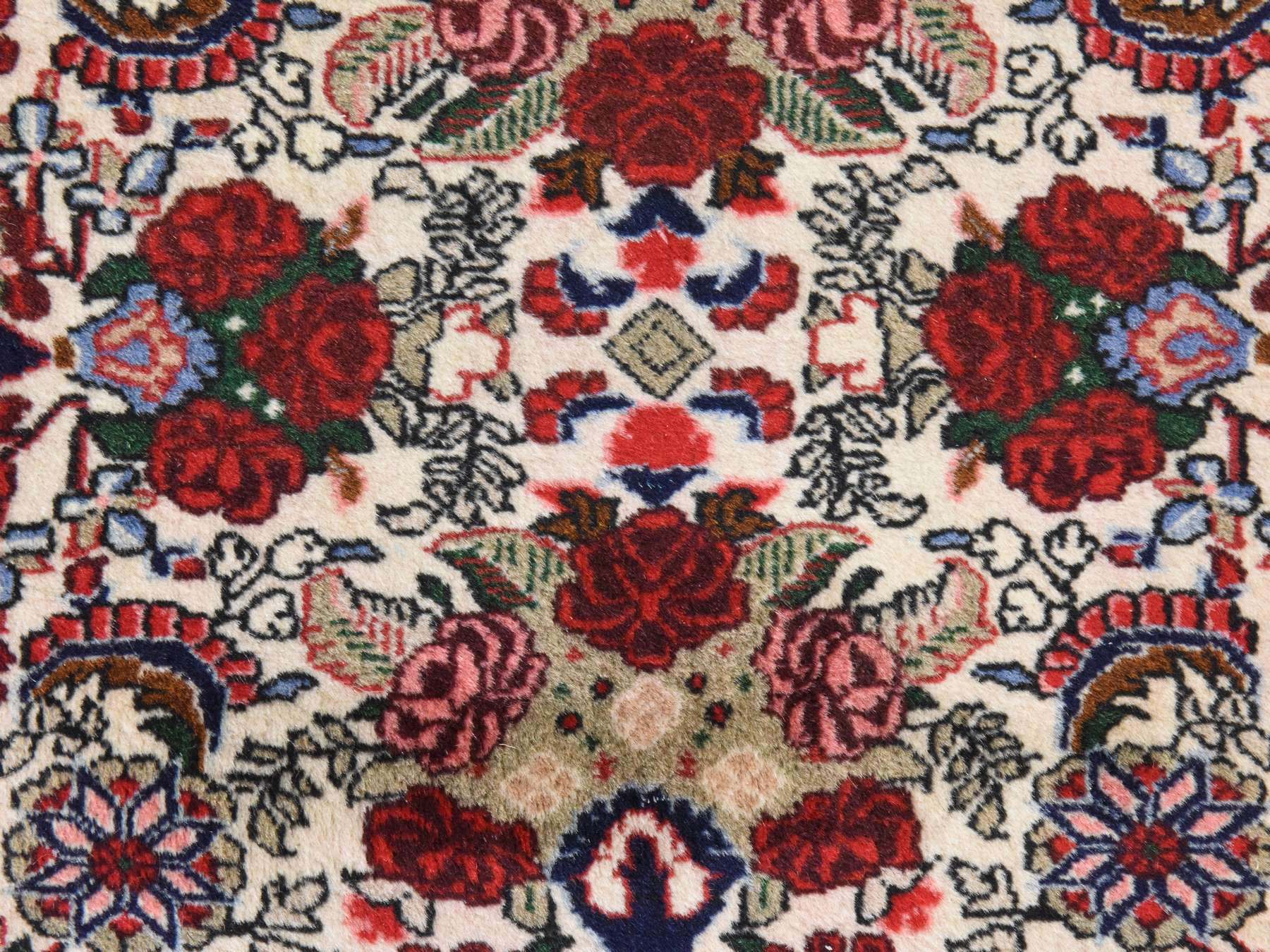 Persian hand-knotted wool runner in Ivory & Red, 3'4" x 9'4" — SKU O078532 (view 4)
