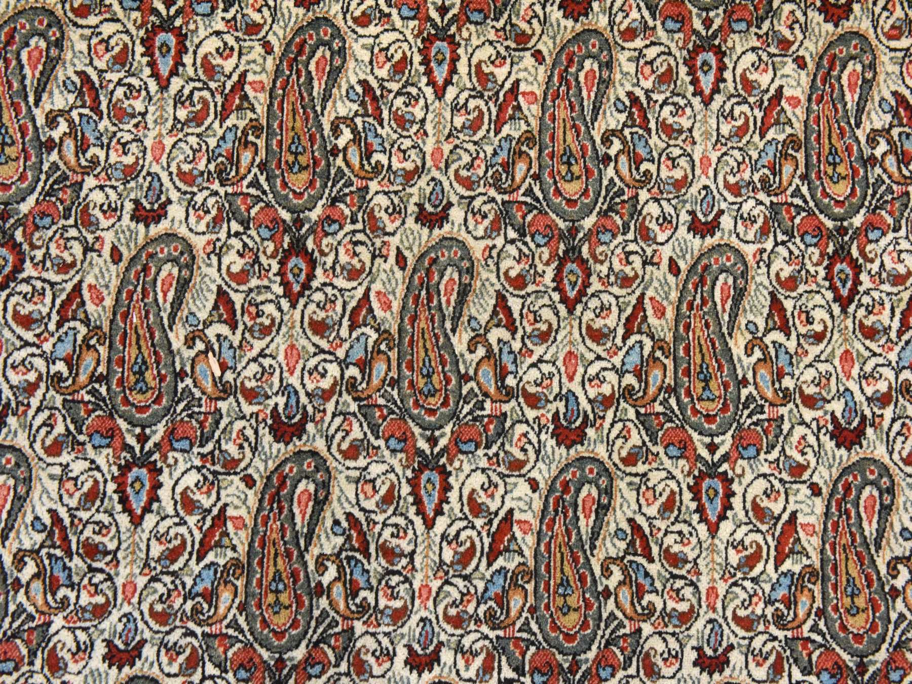 Boteh Persian hand-knotted wool rug in Ivory, 7'10" x 10'9" — SKU O078539 (view 4)