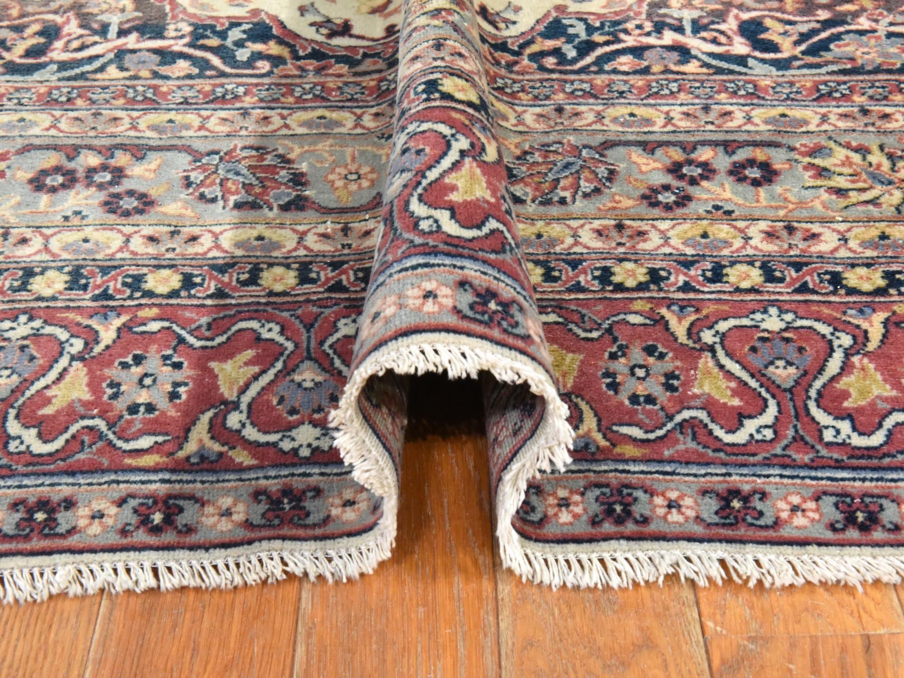 Sivas Vintage hand-knotted wool rug in Ivory & Red, 6'6" x 10'2" — SKU O078546 (view 7)