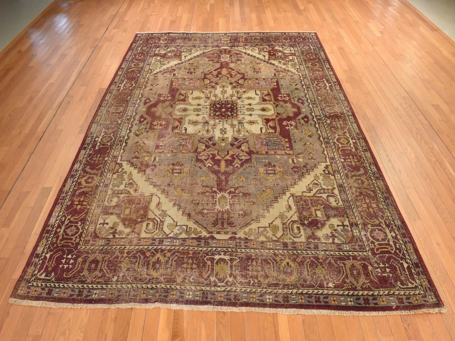 Heriz Antique hand-knotted wool rug in Red, 8'6" x 11'3" — SKU O078561 (view 2)