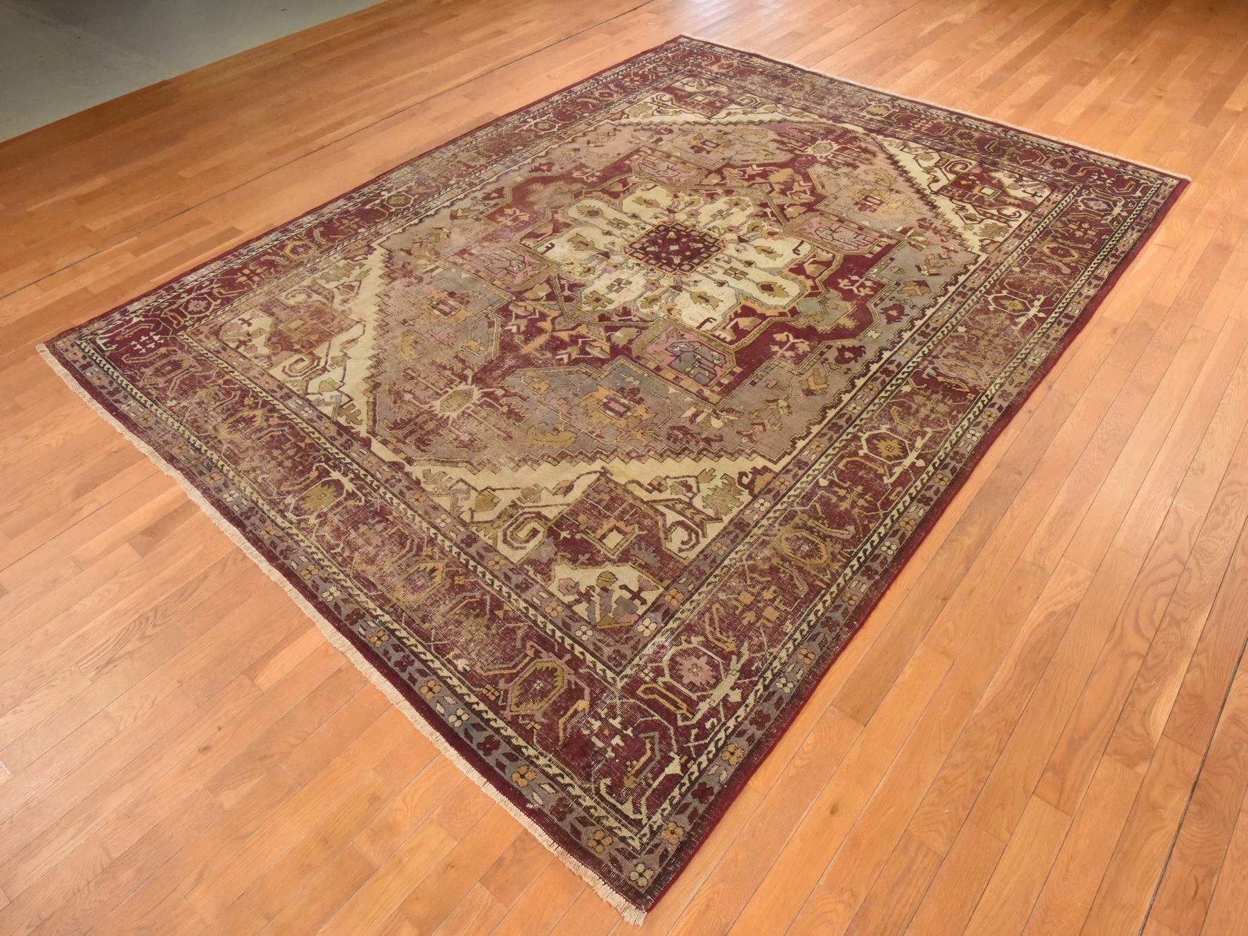 Heriz Antique hand-knotted wool rug in Red, 8'6" x 11'3" — SKU O078561 (view 4)