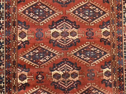 Tekke Antique hand-knotted wool rug in Red & Ivory, 4'5" x 7'6" — SKU O078566 (view 4)