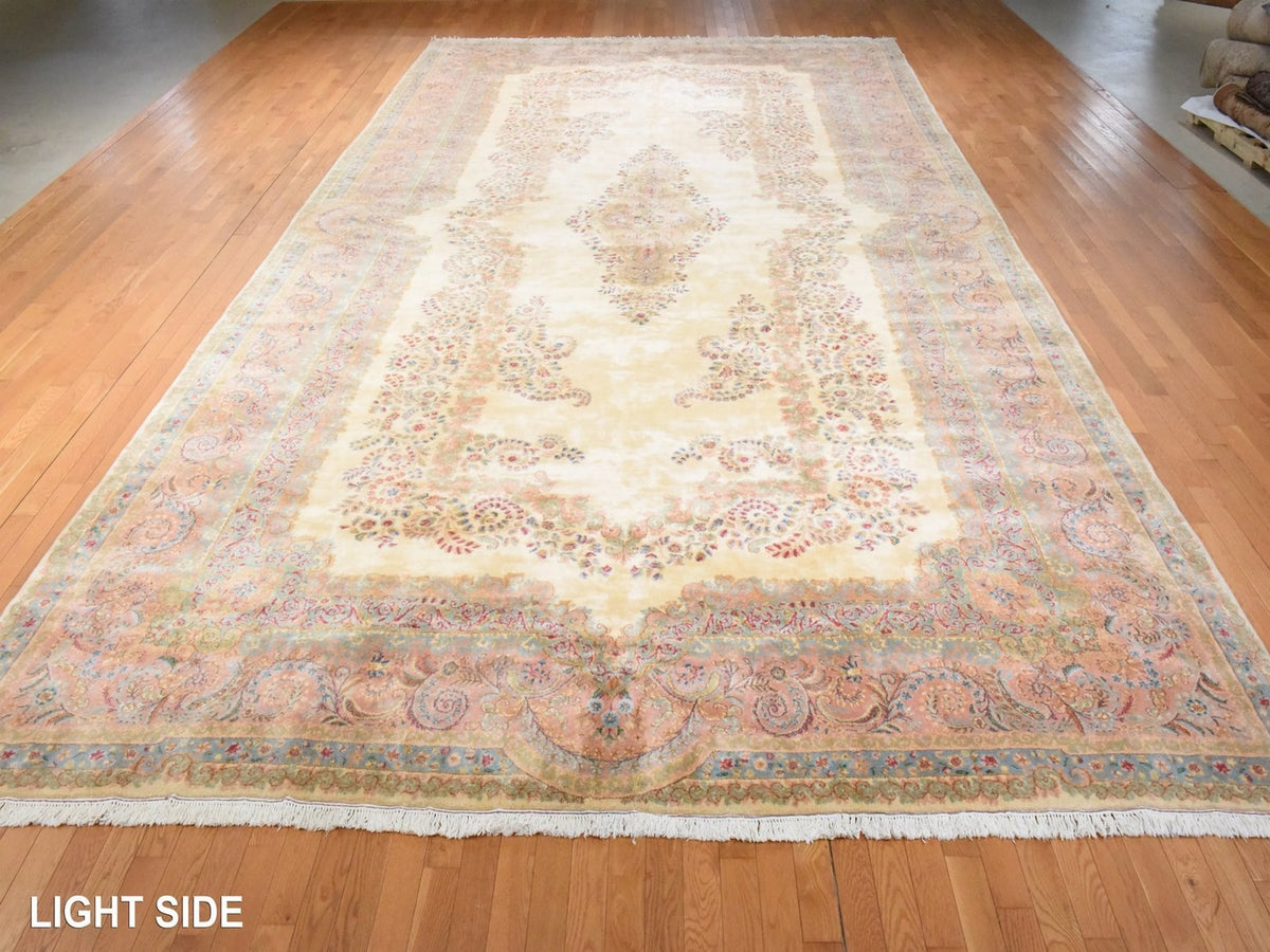 Vintage hand-knotted wool rug in Ivory & Pink, 11'7" x 22'2" — SKU O078567 (view 3)