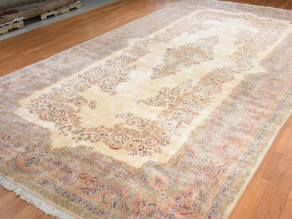 Vintage hand-knotted wool rug in Ivory & Pink, 11'7" x 22'2" — SKU O078567 (view 4)