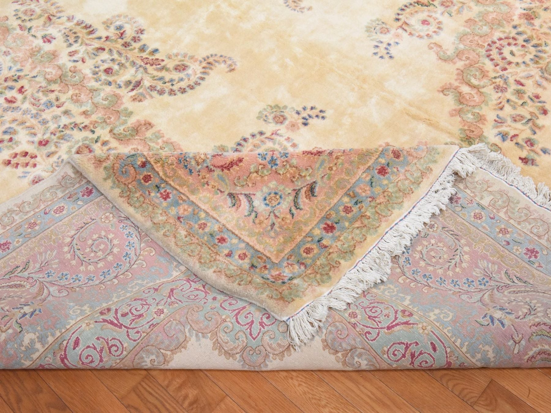 Vintage hand-knotted wool rug in Ivory & Pink, 11'7" x 22'2" — SKU O078567 (view 8)