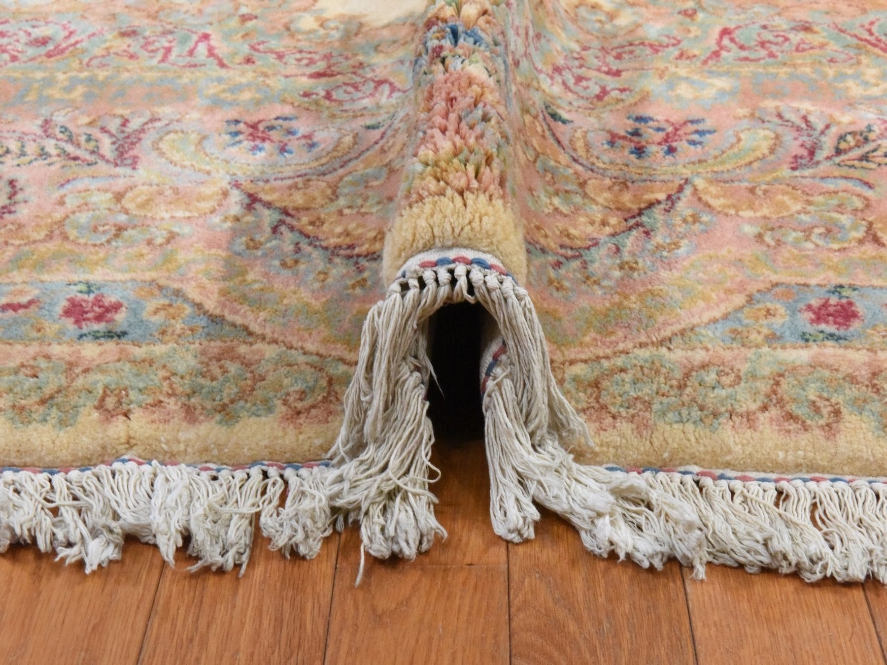 Vintage hand-knotted wool rug in Ivory & Pink, 11'7" x 22'2" — SKU O078567 (view 9)
