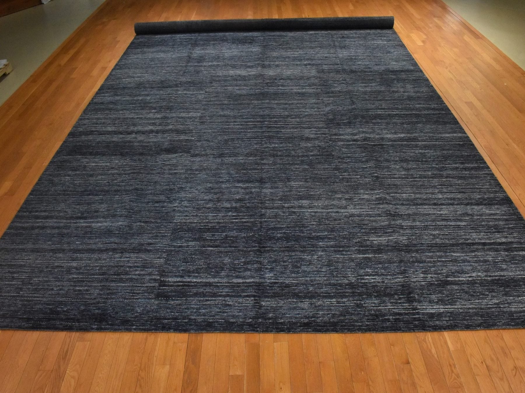 Black 13'0" x 18'0" Modern and Contemporary Hand knotted Wool Rug - Sku: O078570