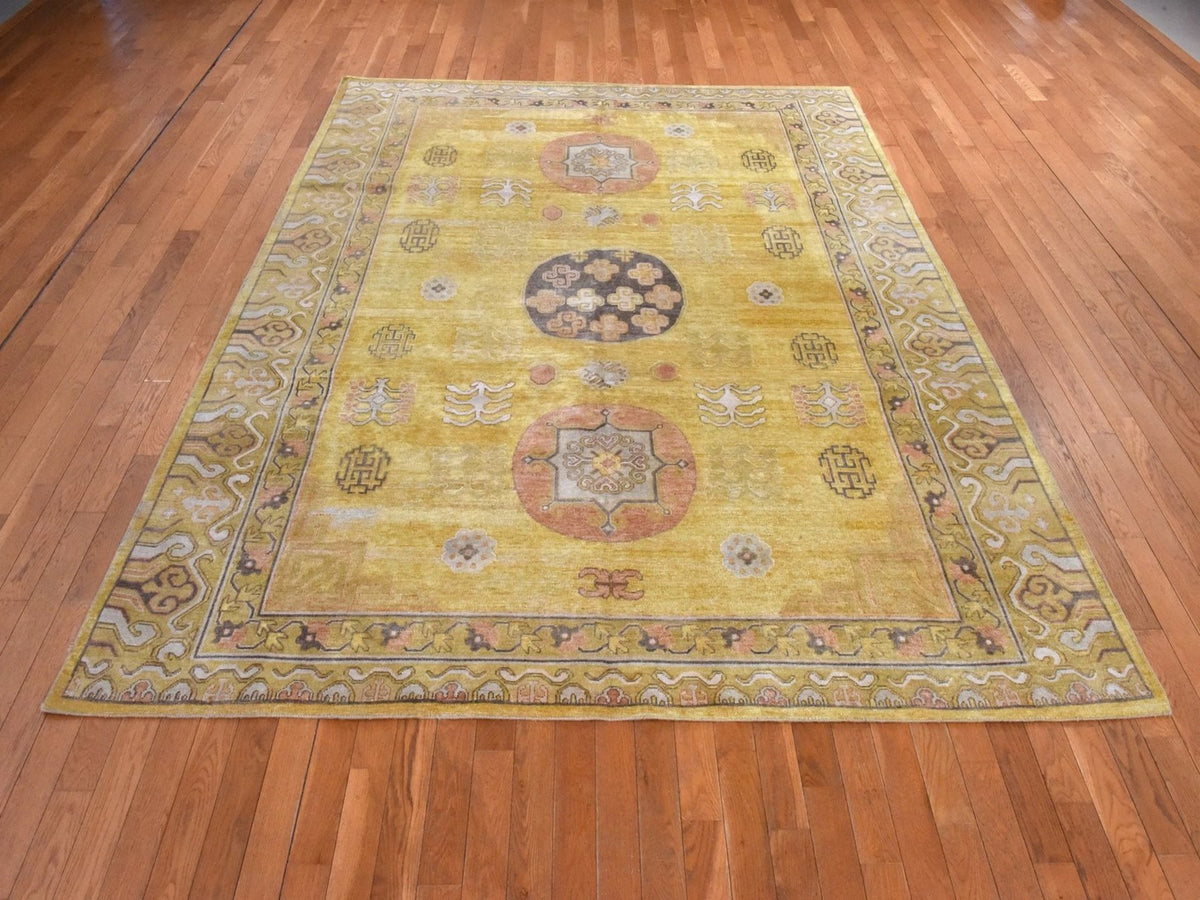 Khotan Khotan hand-knotted silk rug in Yellow, 7'11" x 10'3" — SKU O078575 (view 2)