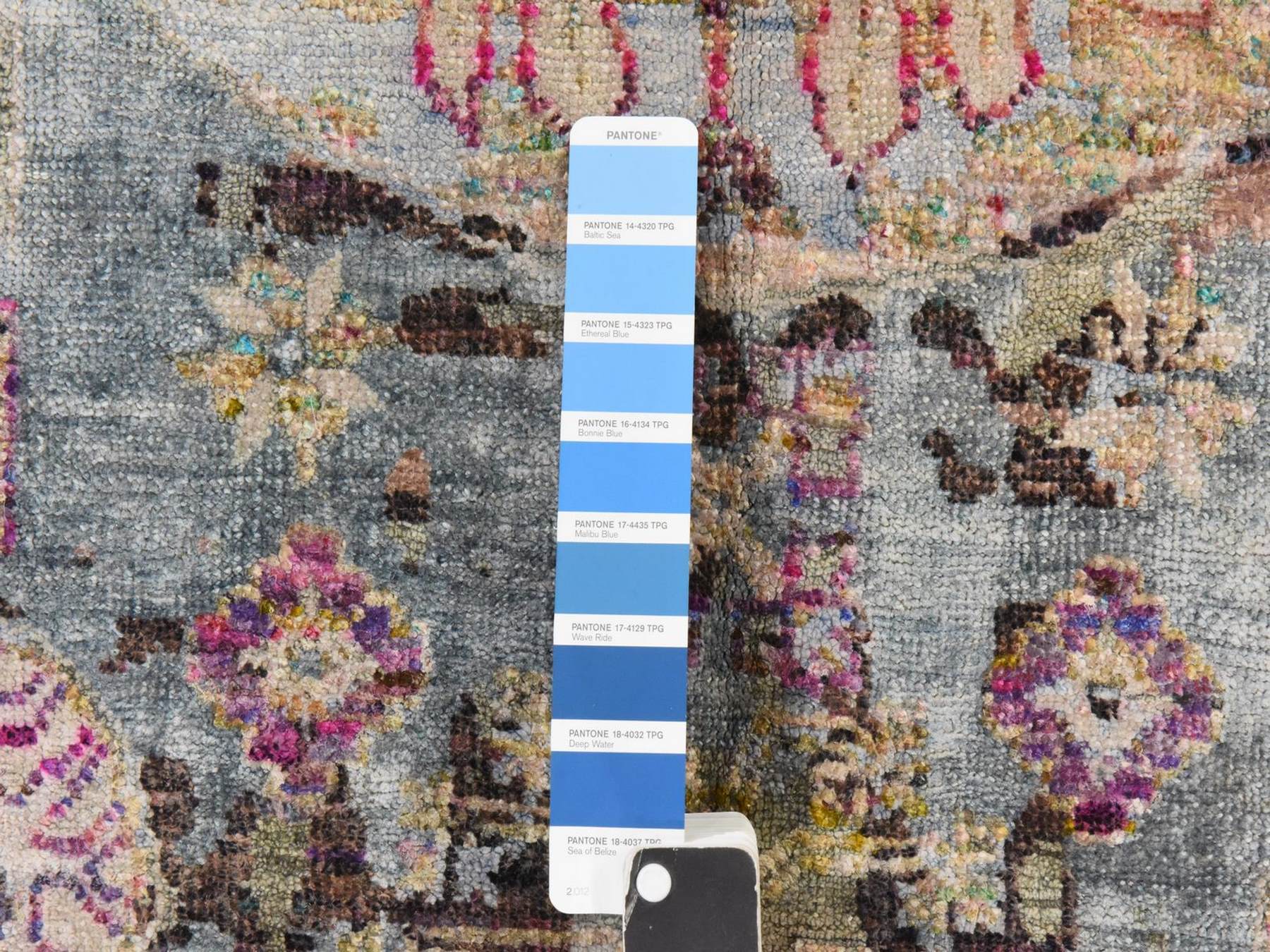 Khotan Khotan hand-knotted silk rug in Pink & Ivory, 7'10" x 10'5" — SKU O078580 (view 6)