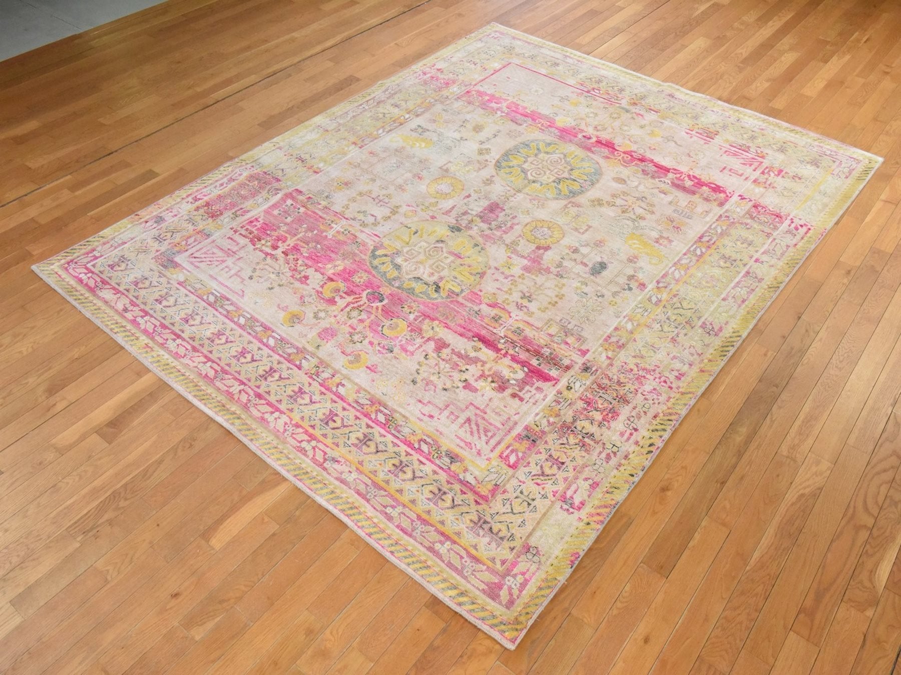 Khotan Khotan hand-knotted silk rug in Pink & Yellow, 8' x 10'5" — SKU O078581 (view 4)