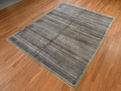 Modern / Contemporary hand-knotted silk rug in Gray & Beige, 7'11" x 10'4" — SKU O078584 (view 4)