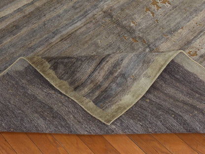 Modern / Contemporary hand-knotted silk rug in Gray & Beige, 7'11" x 10'4" — SKU O078584 (view 8)