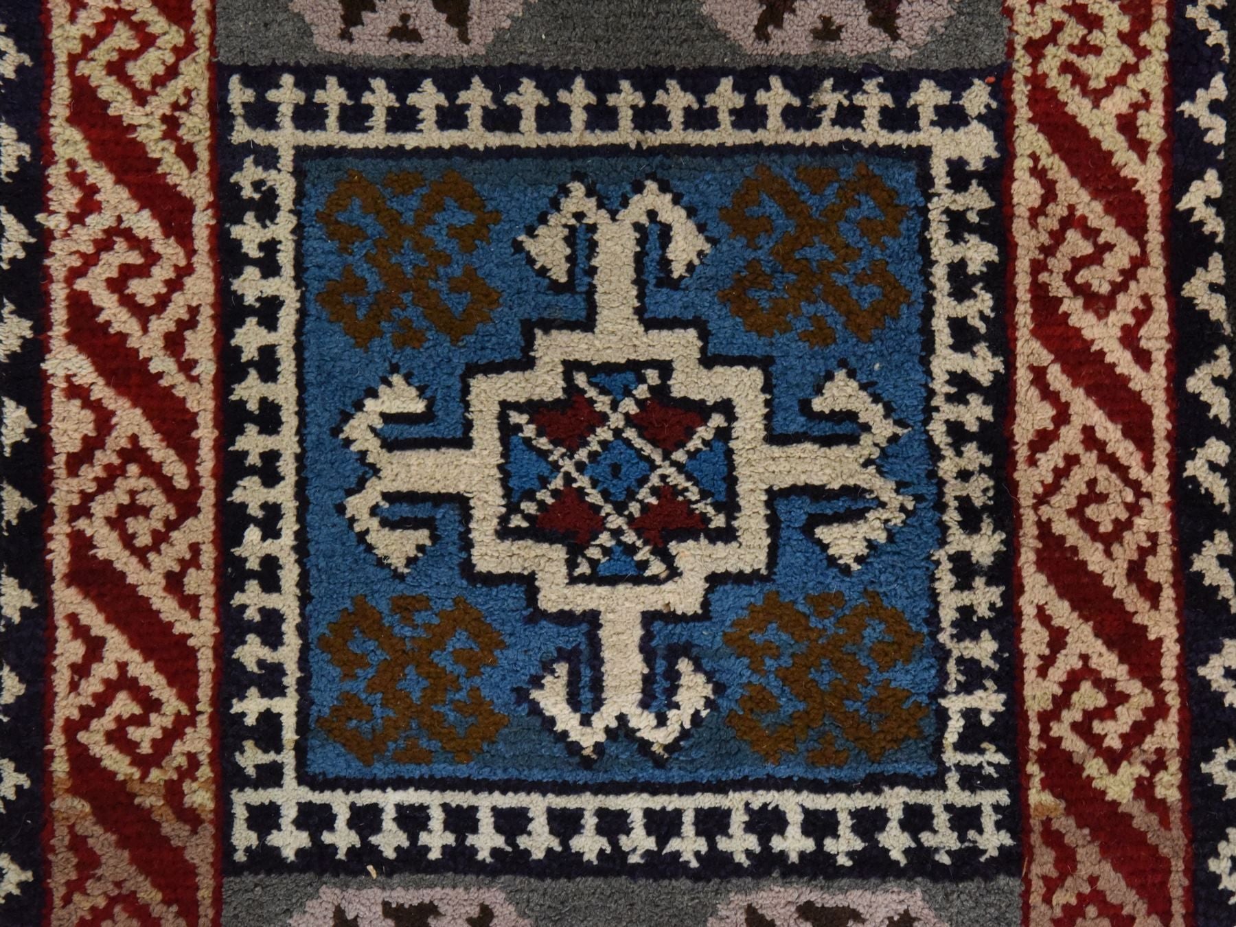 Vintage hand-knotted wool runner in Gray & Ivory, 1'8" x 8' — SKU O078591 (view 4)