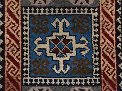 Vintage hand-knotted wool runner in Gray & Ivory, 1'8" x 8' — SKU O078591 (view 4)
