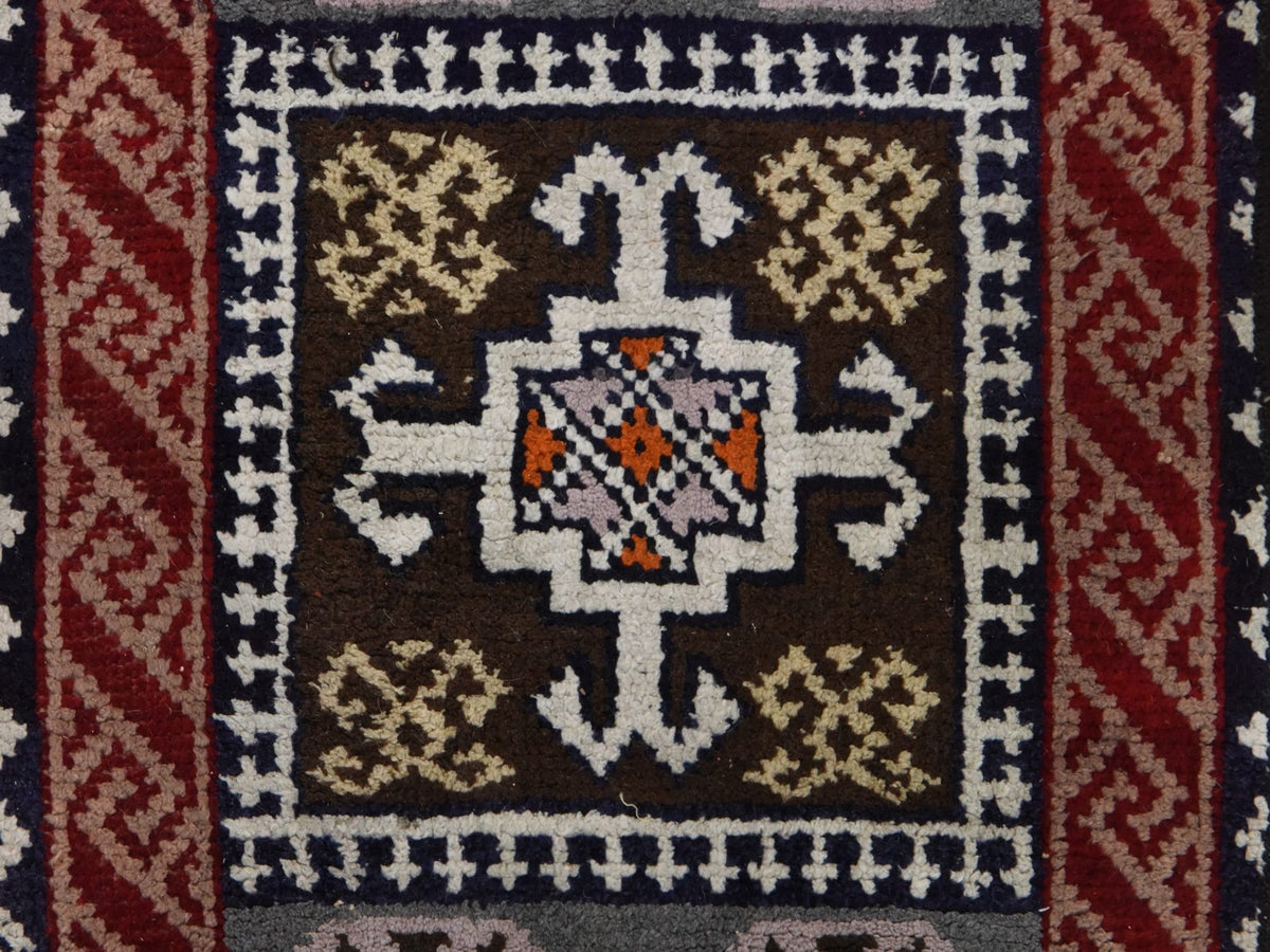 Vintage hand-knotted wool runner in Gray & Ivory, 1'8" x 8' — SKU O078591 (view 5)