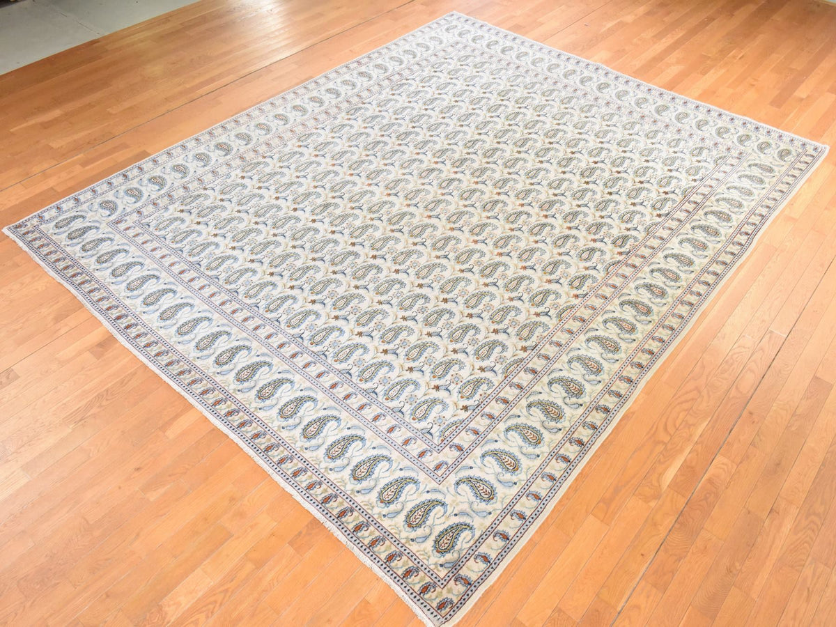 Kashan Persian hand-knotted wool rug in Ivory, 9'10" x 12'5" — SKU O078607 (view 4)