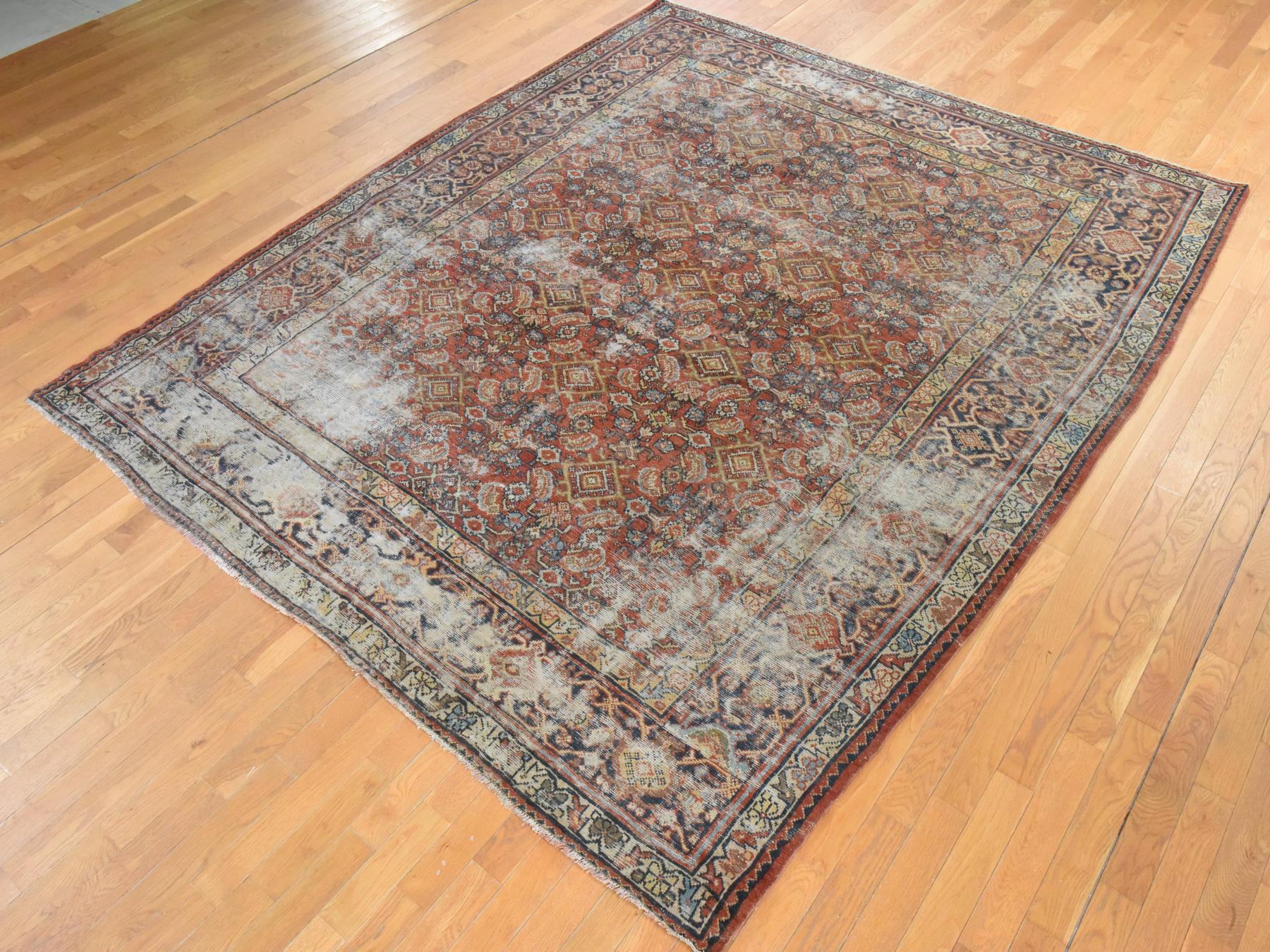 Mahal Antique hand-knotted wool rug in Red & Navy Blue, 8'2" x 10'6" — SKU O078608 (view 4)