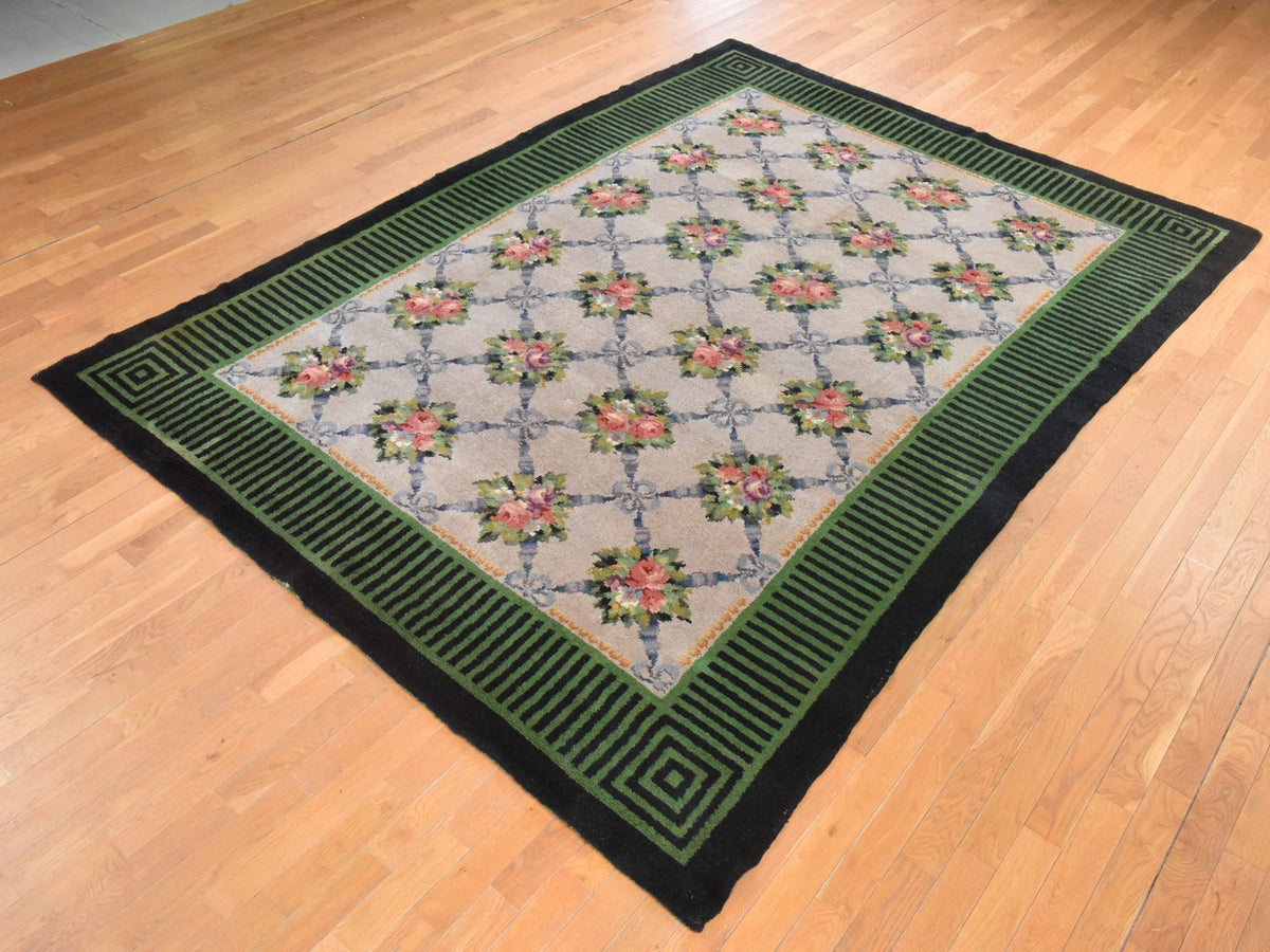 Savonnerie Antique hand-knotted wool rug in Ivory & Green, 8'2" x 11'2" — SKU O078617 (view 4)