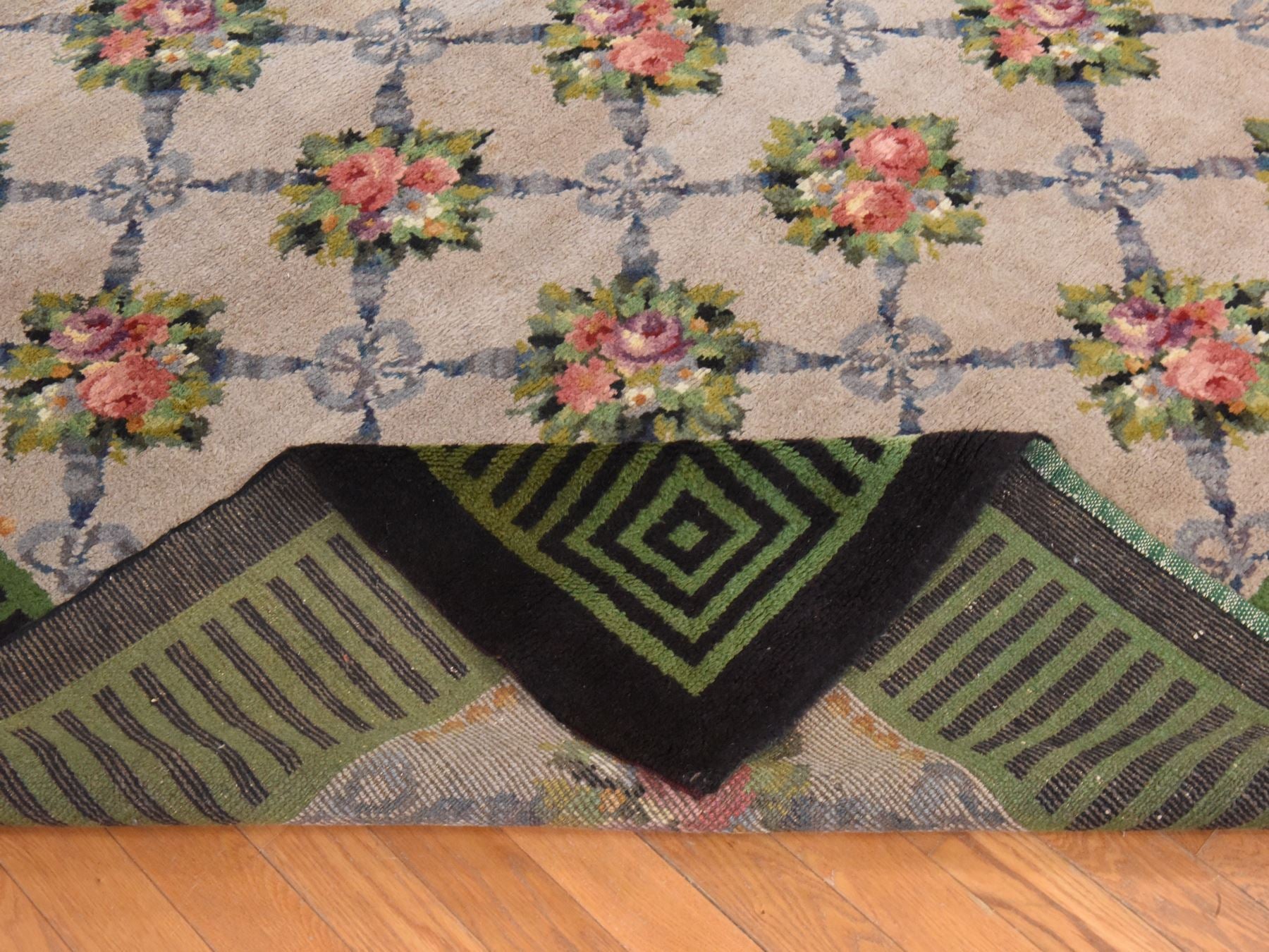 Savonnerie Antique hand-knotted wool rug in Ivory & Green, 8'2" x 11'2" — SKU O078617 (view 8)