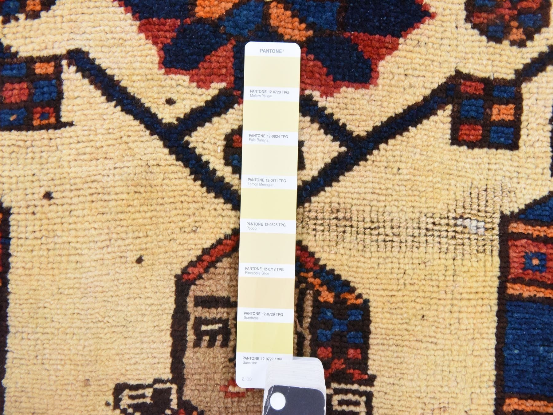 Shiraz Vintage hand-knotted wool runner in Ivory & Red, 4'1" x 9'7" — SKU O078619 (view 6)