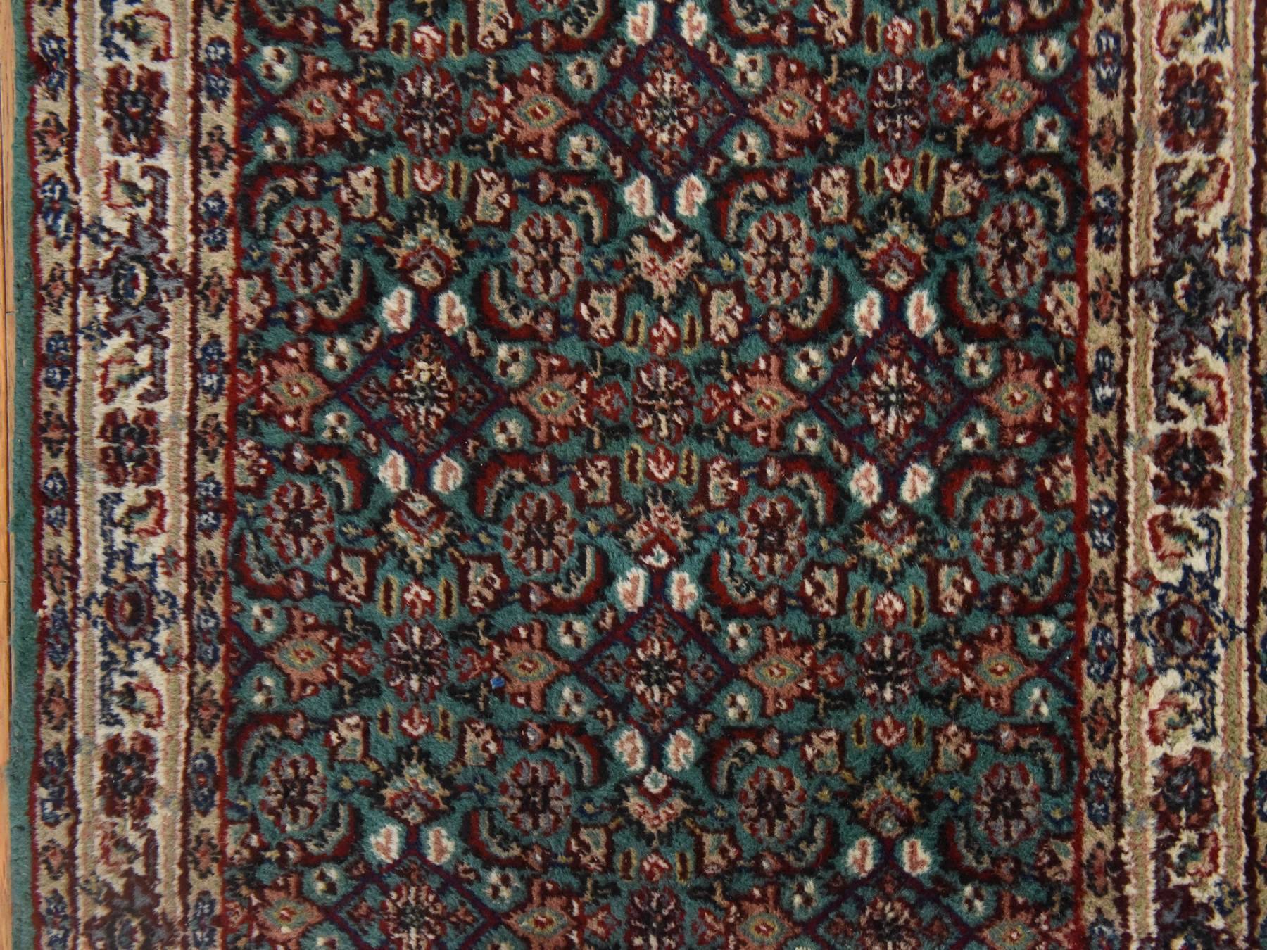 Vintage hand-knotted wool runner in Green & Ivory, 2'5" x 9'6" — SKU O078625 (view 4)