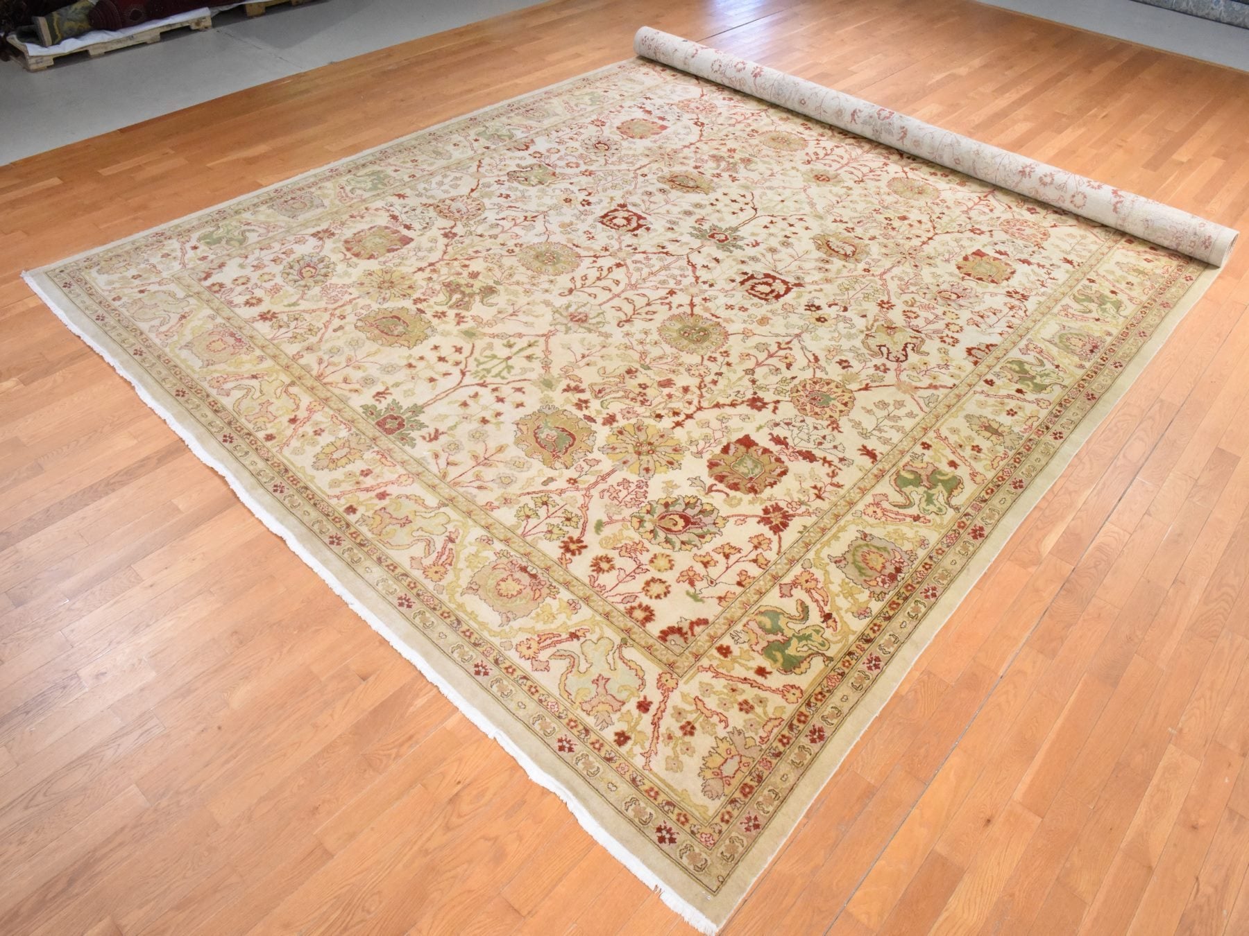 Tabriz Oushak hand-knotted wool rug in Ivory, 12'1" x 19'1" — SKU O078626 (view 4)