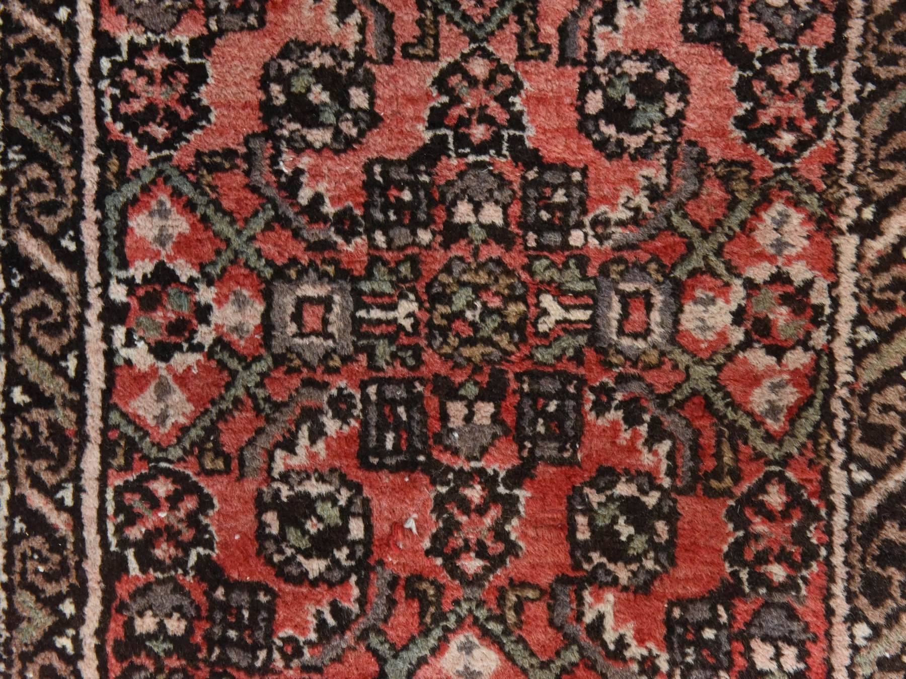Vintage hand-knotted wool rug in Red & Ivory, 2'9" x 23'6" — SKU O078629 (view 4)