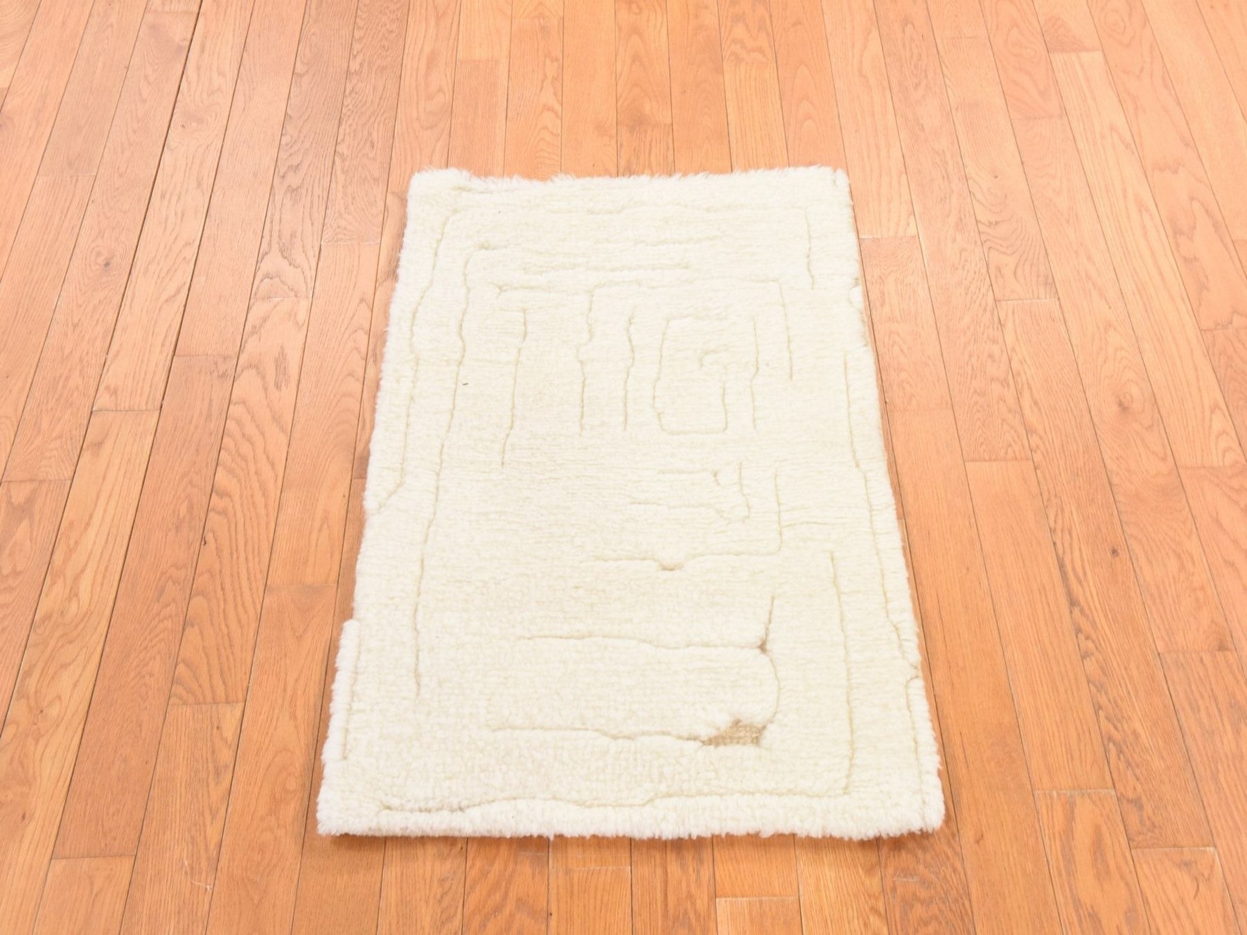 Ivory 2'0" x 3'0" Modern and Contemporary Hand knotted Wool Rug - Sku: O078646